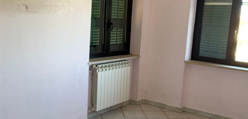 QUADRILOCALE 120 MQ IN PARCO Licola-Via M.Vecchia