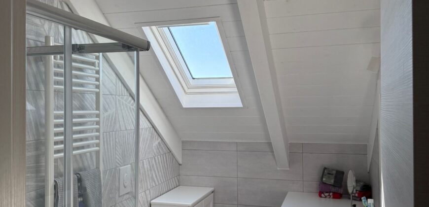 MANSARDA NUOVA COSTRUZIONE IN PARCO Varcaturo MANSARDA NUOVA COSTRUZIONE IN PARCO Varcaturo