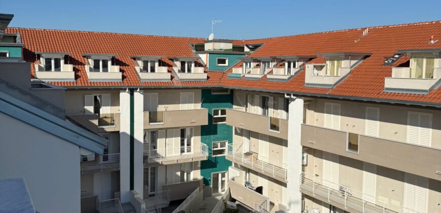 MANSARDA NUOVA COSTRUZIONE IN PARCO Varcaturo MANSARDA NUOVA COSTRUZIONE IN PARCO Varcaturo