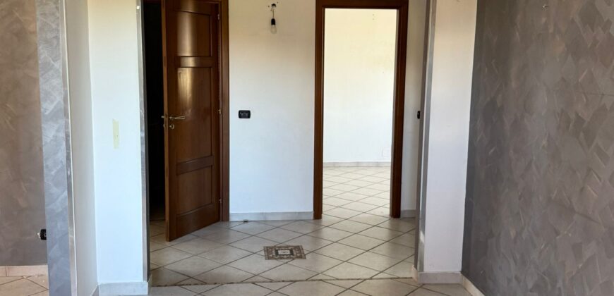 QUADRILOCALE 120 MQ IN PARCO Licola-Via M.Vecchia