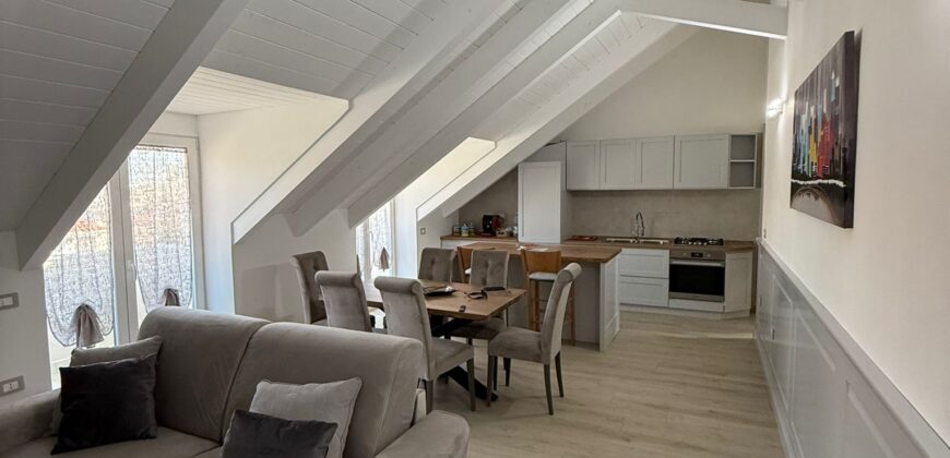 MANSARDA NUOVA COSTRUZIONE IN PARCO Varcaturo MANSARDA NUOVA COSTRUZIONE IN PARCO Varcaturo