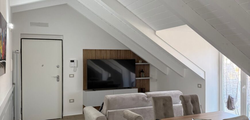 MANSARDA NUOVA COSTRUZIONE IN PARCO Varcaturo MANSARDA NUOVA COSTRUZIONE IN PARCO Varcaturo