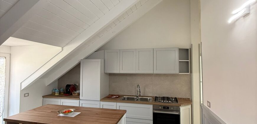 MANSARDA NUOVA COSTRUZIONE IN PARCO Varcaturo MANSARDA NUOVA COSTRUZIONE IN PARCO Varcaturo