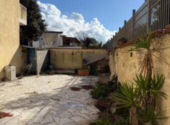 APPARTAMENTO INDIPENDENTE CON GIARDINO Ischitella