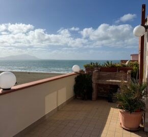 APPARTAMENTO ARREDATO VISTA MARE Licola-Via Del Mare