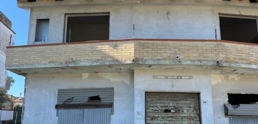 VILLA SINGOLA DA RISTUTTURARE Baia Verde