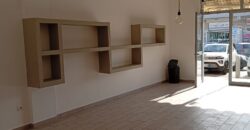 LOCALE COMMERCIALE 65 MQ Varcaturo-Centro