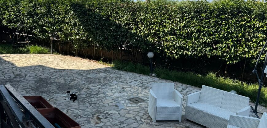 APPARTAMENTO CON GIARDINO IN PARCO Lago Patria