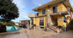 AMPIA VILLA BIFAMILIARE CON PISCINA Lago Patria-Pco Palumbo