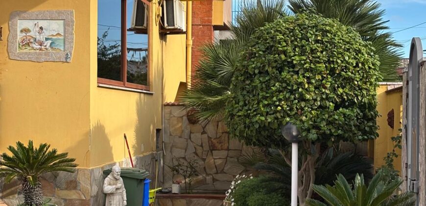 AMPIA VILLA BIFAMILIARE CON PISCINA Lago Patria-Pco Palumbo