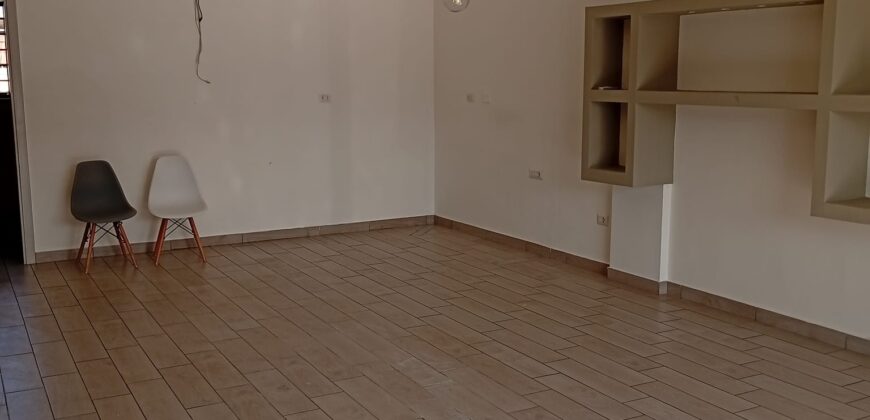 LOCALE COMMERCIALE 65 MQ Varcaturo-Centro