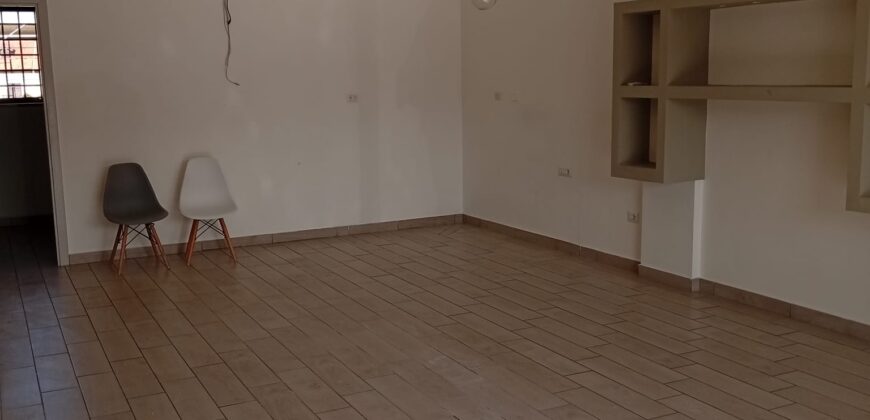 LOCALE COMMERCIALE 65 MQ Varcaturo-Centro