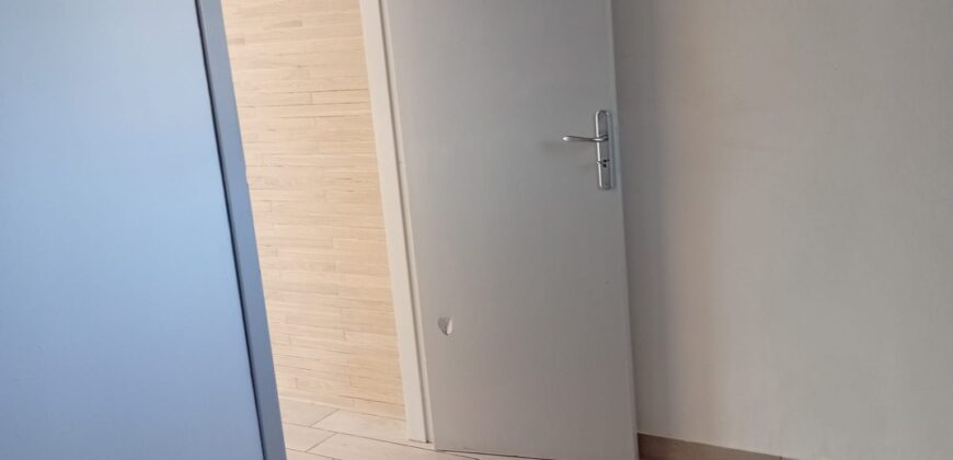 LOCALE COMMERCIALE 65 MQ Varcaturo-Centro