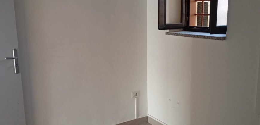 LOCALE COMMERCIALE 65 MQ Varcaturo-Centro