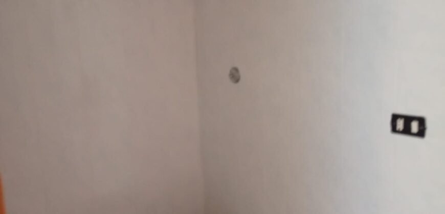 LOCALE COMMERCIALE 65 MQ Varcaturo-Centro