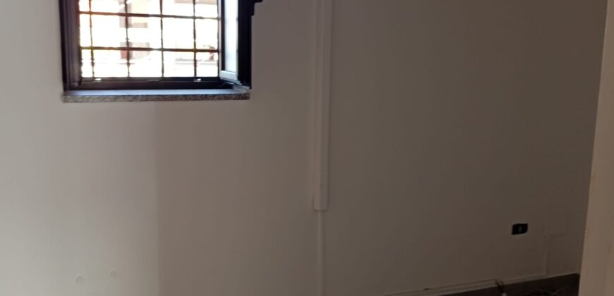 LOCALE COMMERCIALE 65 MQ Varcaturo-Centro