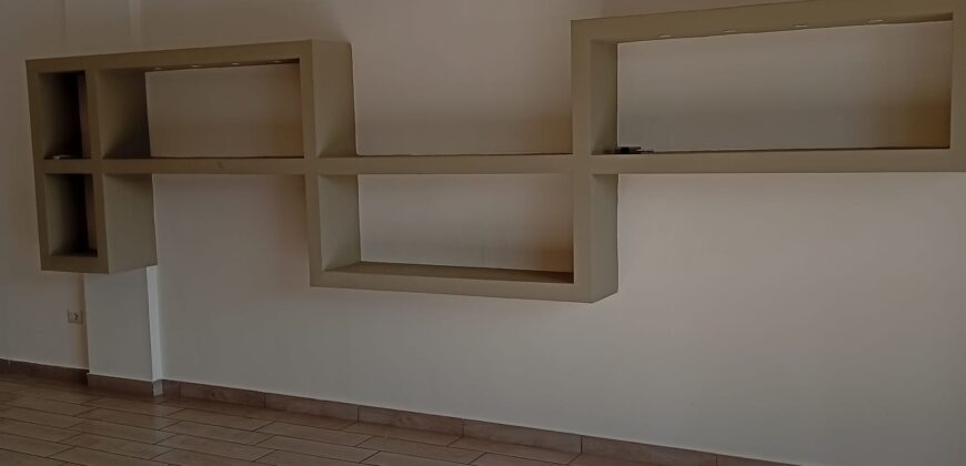 LOCALE COMMERCIALE 65 MQ Varcaturo-Centro