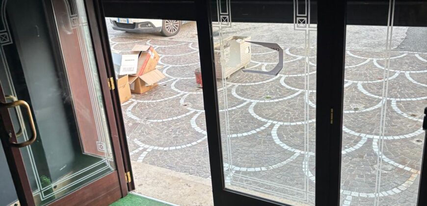 LOCALE COMMERCIALE 320 MQ Licola-Via S.nullo