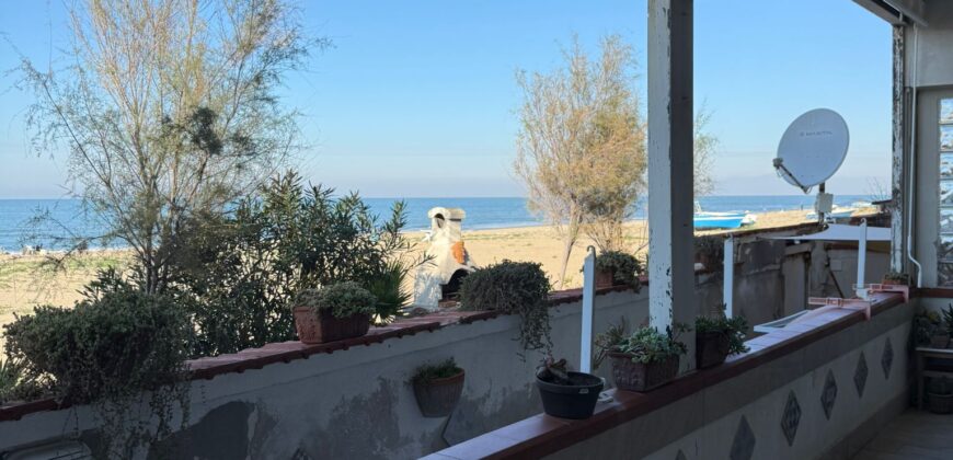 APPARTAMENTO CON TERRAZZO Licola Mare