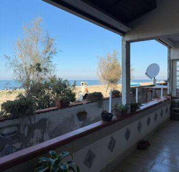 APPARTAMENTO CON TERRAZZO Licola Mare