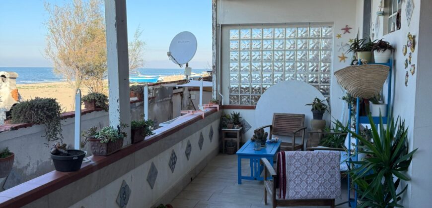 APPARTAMENTO CON TERRAZZO Licola Mare