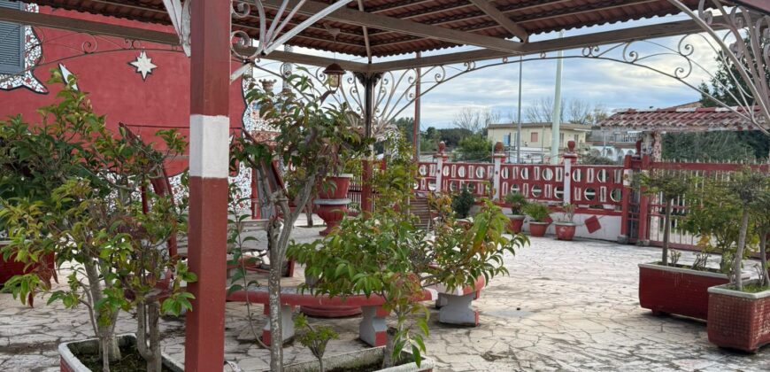 VILLA SINGOLA CON AMPIO GIARDINO Castel Volturno