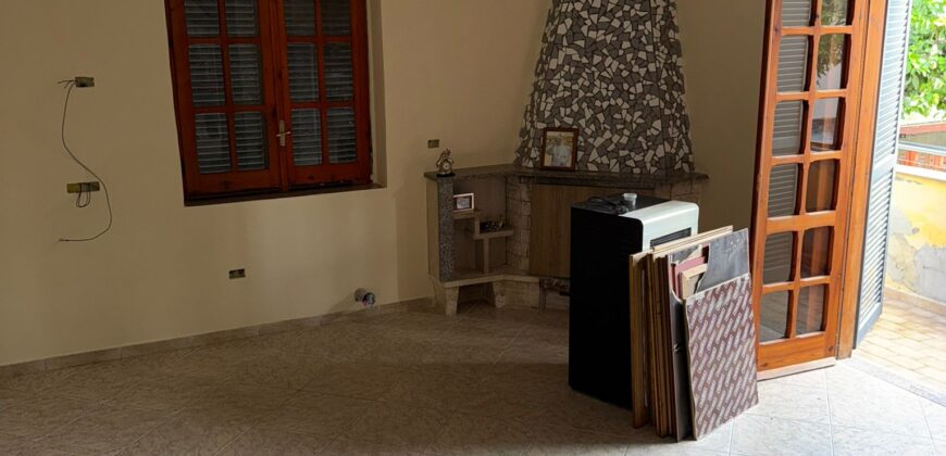 VILLA SINGOLA CON AMPIO GIARDINO Castel Volturno