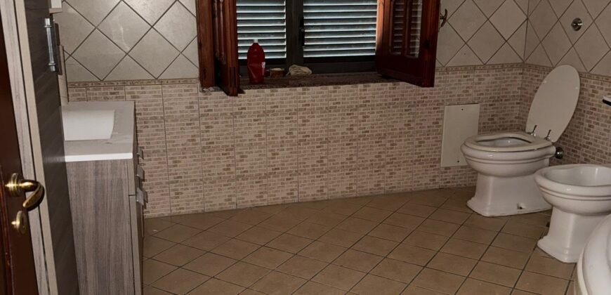 VILLA SINGOLA CON AMPIO GIARDINO Castel Volturno