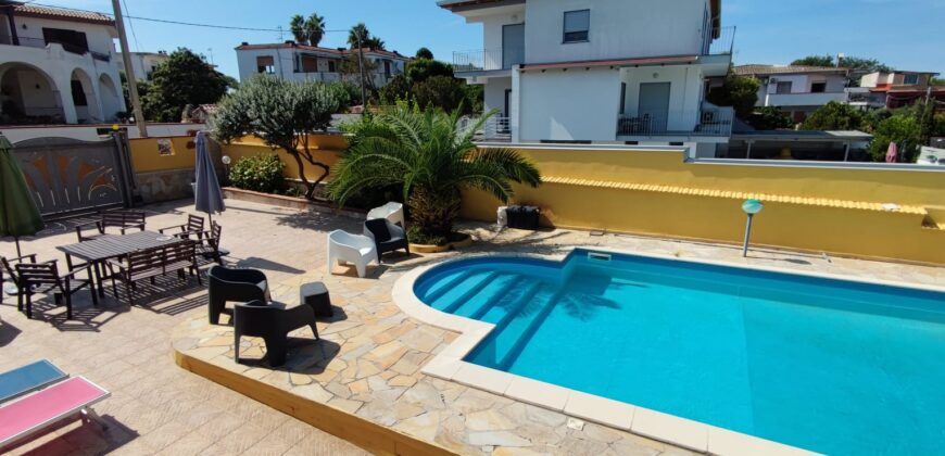 AMPIA VILLA BIFAMILIARE CON PISCINA Lago Patria-Pco Palumbo