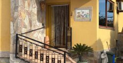 AMPIA VILLA BIFAMILIARE CON PISCINA Lago Patria-Pco Palumbo