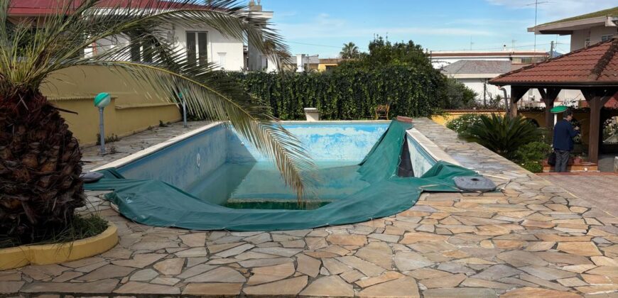 AMPIA VILLA BIFAMILIARE CON PISCINA Lago Patria-Pco Palumbo