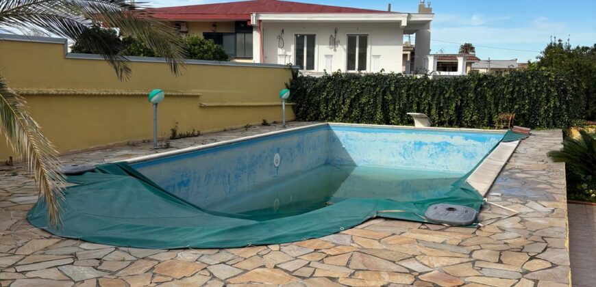 AMPIA VILLA BIFAMILIARE CON PISCINA Lago Patria-Pco Palumbo