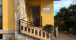 AMPIA VILLA BIFAMILIARE CON PISCINA Lago Patria-Pco Palumbo