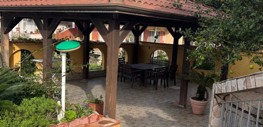 AMPIA VILLA BIFAMILIARE CON PISCINA Lago Patria-Pco Palumbo