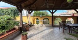 AMPIA VILLA BIFAMILIARE CON PISCINA Lago Patria-Pco Palumbo