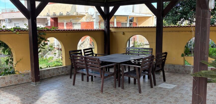 AMPIA VILLA BIFAMILIARE CON PISCINA Lago Patria-Pco Palumbo