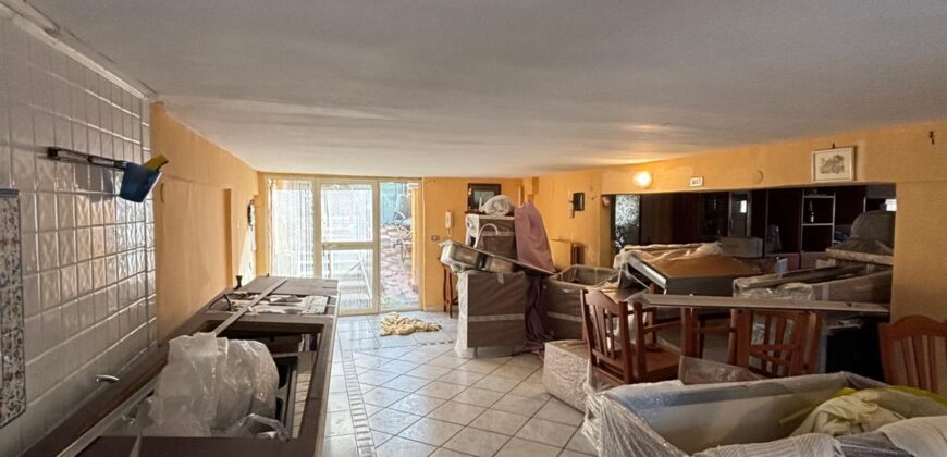 AMPIA VILLA BIFAMILIARE CON PISCINA Lago Patria-Pco Palumbo