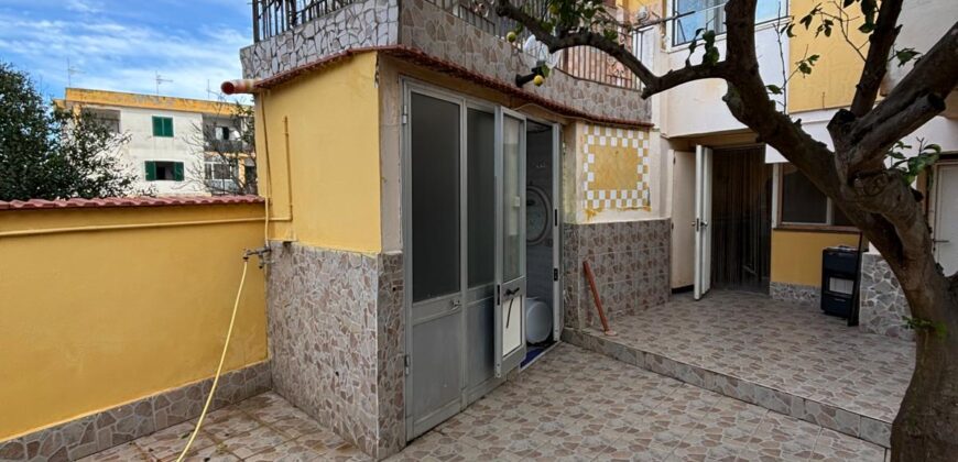 AMPIA VILLA BIFAMILIARE CON PISCINA Lago Patria-Pco Palumbo