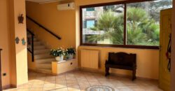 AMPIA VILLA BIFAMILIARE CON PISCINA Lago Patria-Pco Palumbo