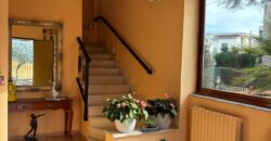 AMPIA VILLA BIFAMILIARE CON PISCINA Lago Patria-Pco Palumbo