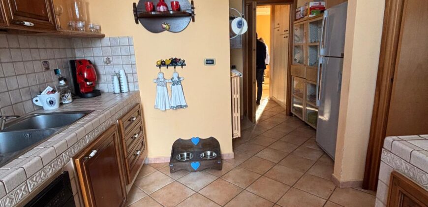 AMPIA VILLA BIFAMILIARE CON PISCINA Lago Patria-Pco Palumbo