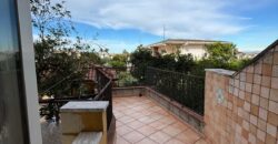 AMPIA VILLA BIFAMILIARE CON PISCINA Lago Patria-Pco Palumbo