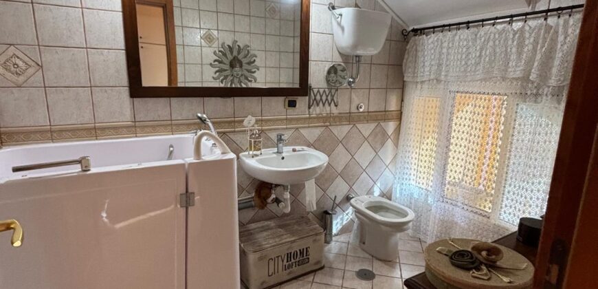 AMPIA VILLA BIFAMILIARE CON PISCINA Lago Patria-Pco Palumbo