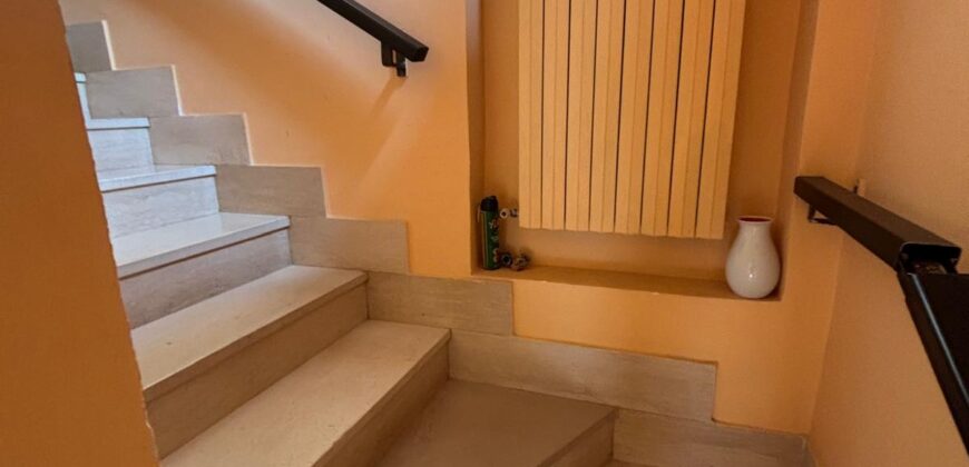 AMPIA VILLA BIFAMILIARE CON PISCINA Lago Patria-Pco Palumbo