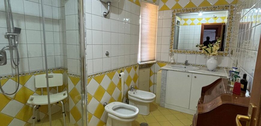 AMPIA VILLA BIFAMILIARE CON PISCINA Lago Patria-Pco Palumbo