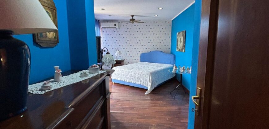 AMPIA VILLA BIFAMILIARE CON PISCINA Lago Patria-Pco Palumbo