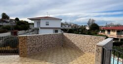 AMPIA VILLA BIFAMILIARE CON PISCINA Lago Patria-Pco Palumbo