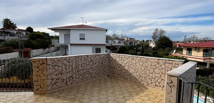 AMPIA VILLA BIFAMILIARE CON PISCINA Lago Patria-Pco Palumbo