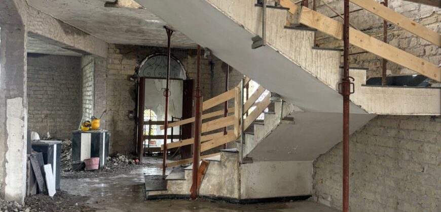 LOCALE COMMERCIALE 300 MQ Lago Patria-Via Lago Patria