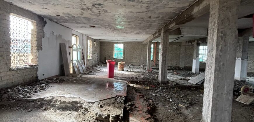 LOCALE COMMERCIALE 300 MQ Lago Patria-Via Lago Patria